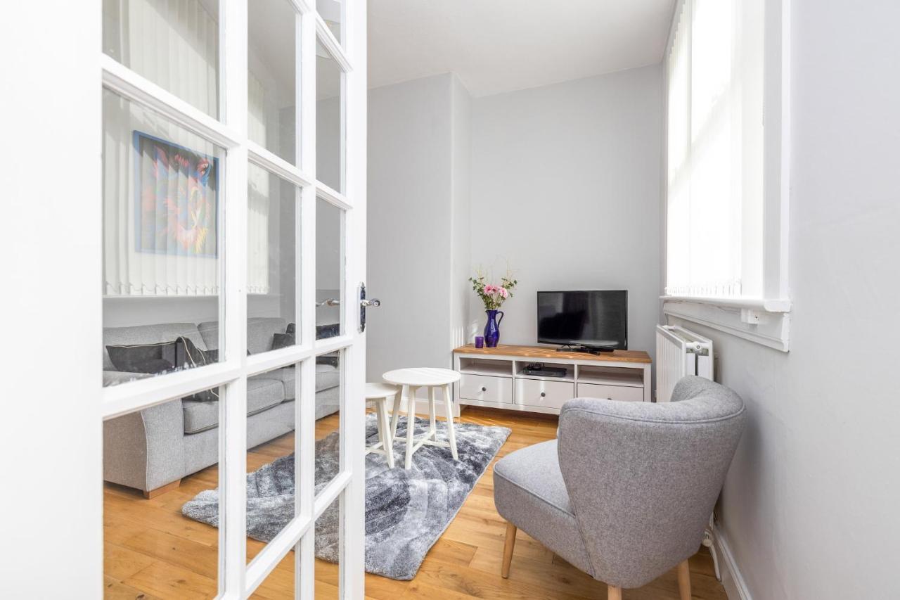 פיבלס Cosy Town Centre Cottage מראה חיצוני תמונה