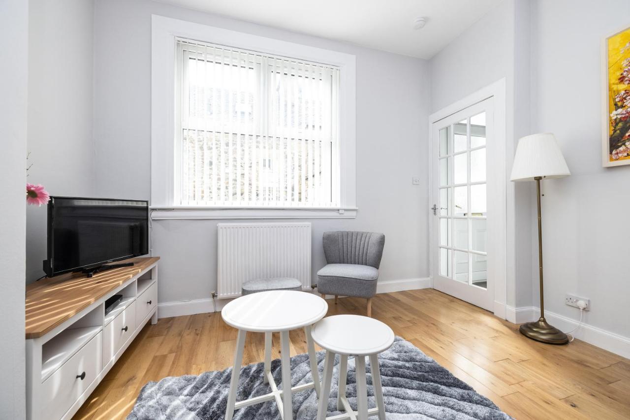 פיבלס Cosy Town Centre Cottage מראה חיצוני תמונה